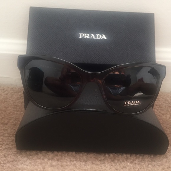 Prada sunglasses - Picture 1 of 2
